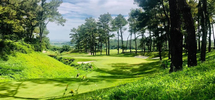 Luxury Golf Package Northern Vietnam: Hanoi, Halong Bay and Ninh Binh